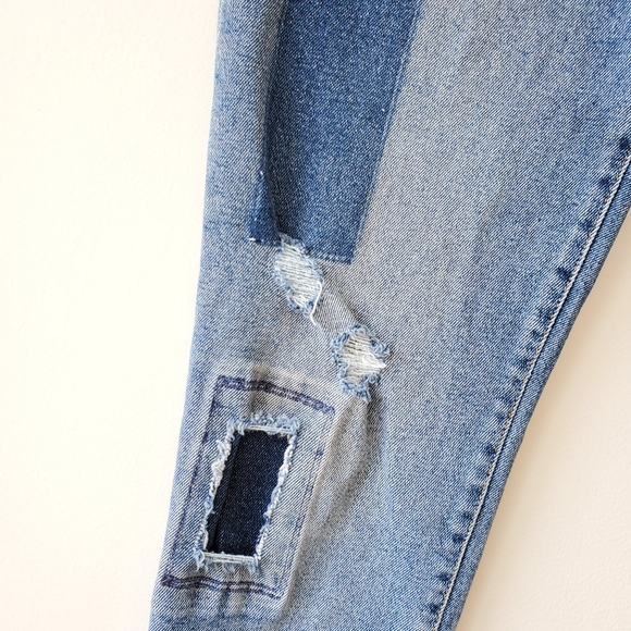 GAP True Skinny Stretch Distressed Jeans - Picture 2 of 5